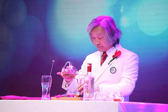 5  國(guó)際調(diào)酒師許忠鎮(zhèn).jpg