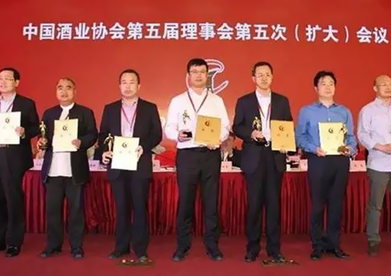 瀘州老窖張良榮膺“中國酒業(yè)科技領(lǐng)軍人才”稱號(hào) 