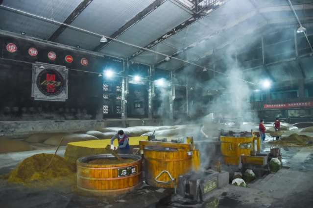 傳承釀造初心 抗擊疫情時艱 || 瀘州老窖春釀出酒封藏